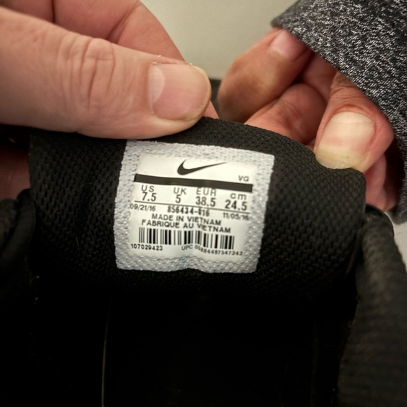 Nike Women’s Black Soccer Shoes - Picture 5 of 5